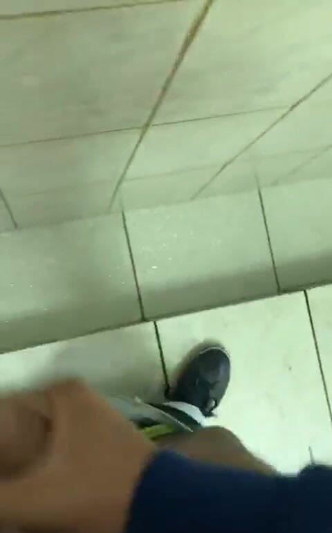 Hardnoisex: Я більше не міг цього терпіти, і я побіг у ванній кімнаті, і не було рота, щоб покласти його