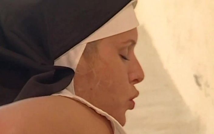 XTime Vod: Preto e branco freira anal orgia no mosteiro