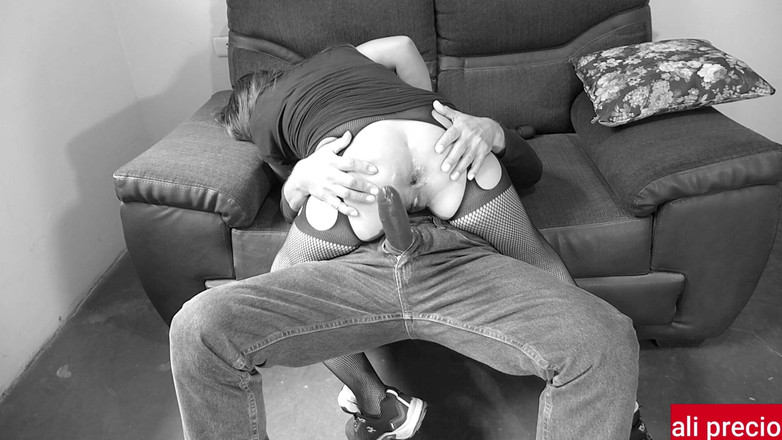 Ali Precio: Je suis une vraie salope quand je suis assise sur...