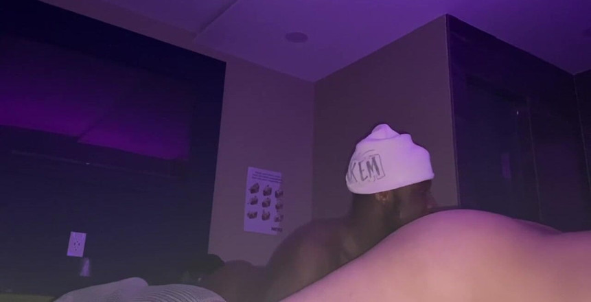 Candy Licker: Mangiando un culo paffuto di un fan