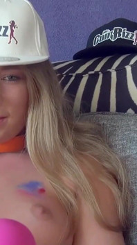 Une ado à grosse noire s’enfile des couilles profondes ! Kingsday Pussyslay Holland