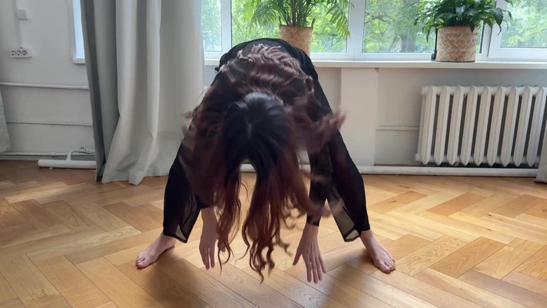 Skinny_lady69: 투명한 옷을 입고 섹시한 스트레칭