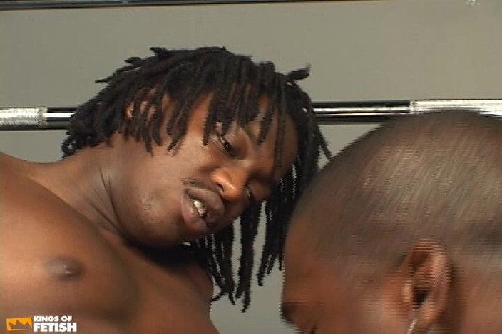 Gay Diaries: Zwarte man krijgt ruwe anale seks van zijn getatoeëerde vriend...