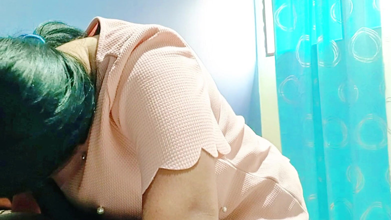 Sofixxx: Moje přítelkyně saje těsnou kundičku mé nevlastní matky, než ji šukám