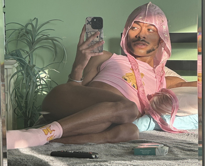 Prince-Cream: Princesleaze Twerkin在床上拱起，一如既往地性感。向我的'sters喊