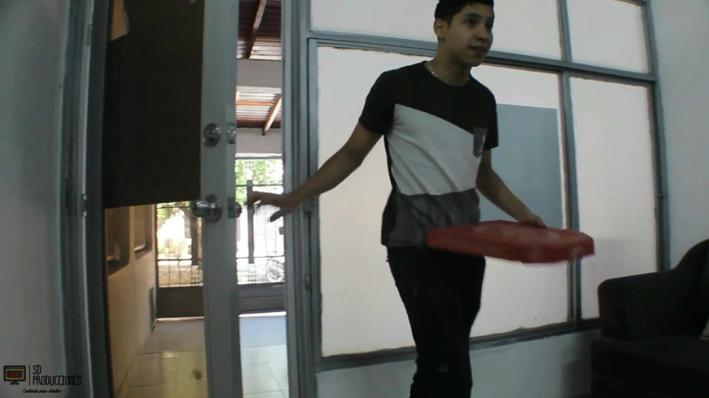 kem: De geile brunette van mijn buurman komt mijn kamer binnen...