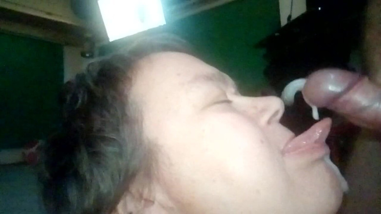 Sex hub couple: Big cumshot into Jen's hot mouth