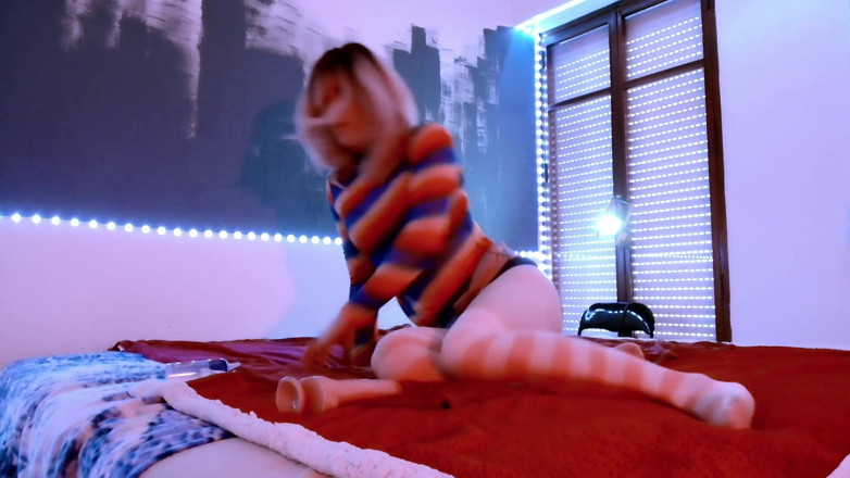 RedLili: Neonowa transgirl śliczny orgazm analny