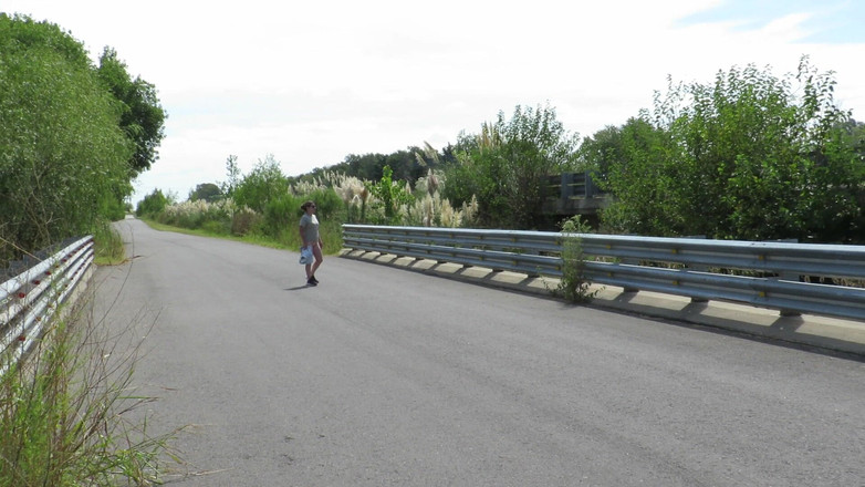 Milfcamsex: Patricia sul ponte sulla strada