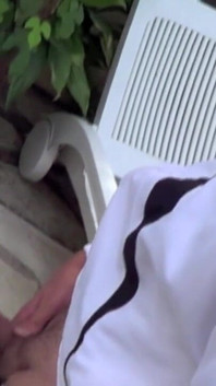 Latino-twink von badboy im swimmgin-pool gefickt