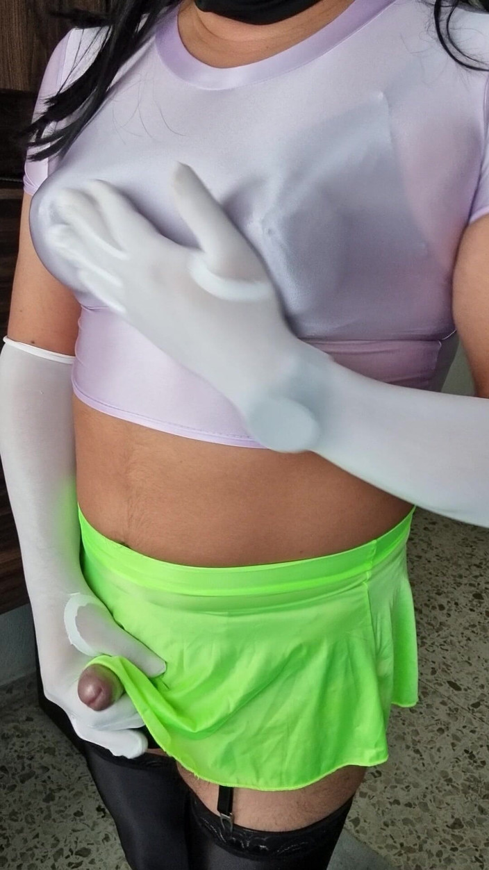 Sexy shinny clothes: 我的超级性感瓢虫女学生套装中的 3 部分