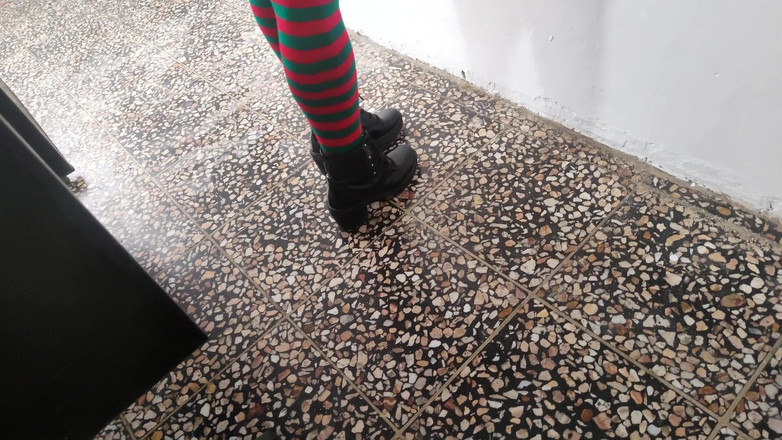 Martin13: Моя сексуальна і цицькаста мачуха найкраща на Різдво. Справжнє домашнє порно