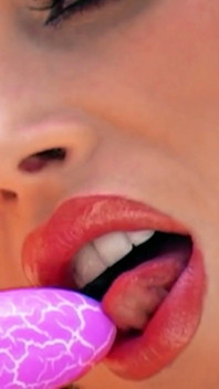 Nikki Benz สาวผมบลอนด์นมใหญ่สนุกกับเครื่องสั่นหีของเธอ