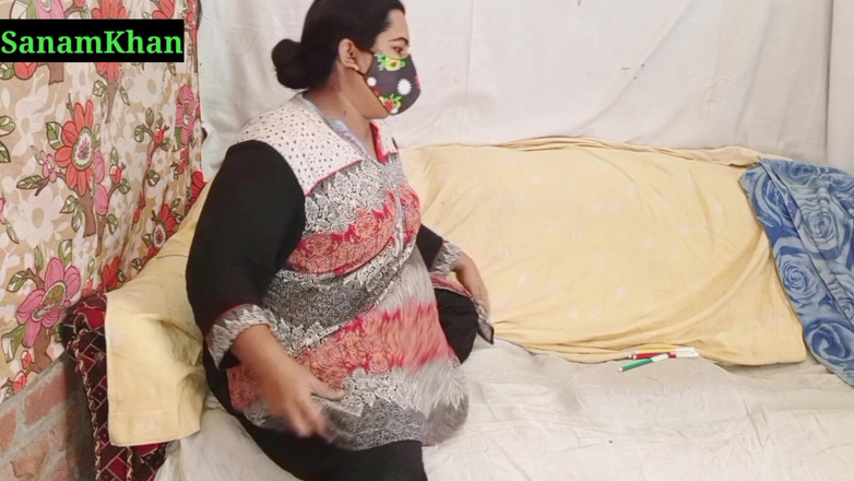 Sanamkhan: Pákistánská desi tetička plný mazy