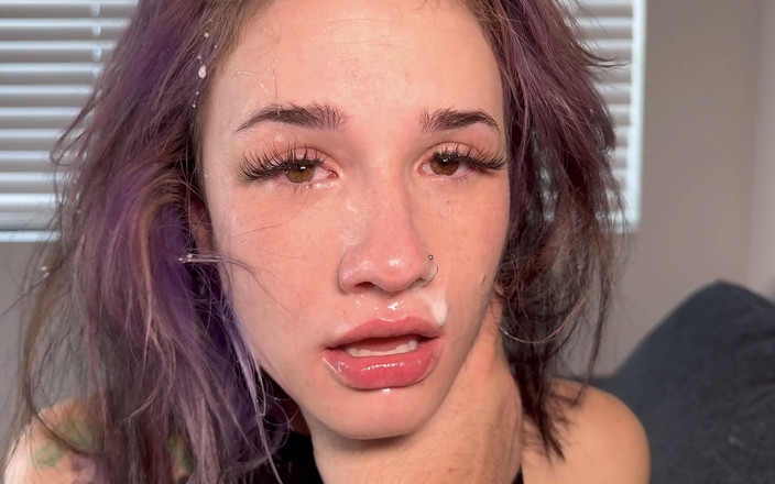 FaceFuckingKing: 95-фунтовий перший раз аматорський грубий трах в обличчя і жорсткий трах