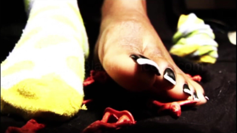 The Goddess Simone: Giantess of Stinky Socks