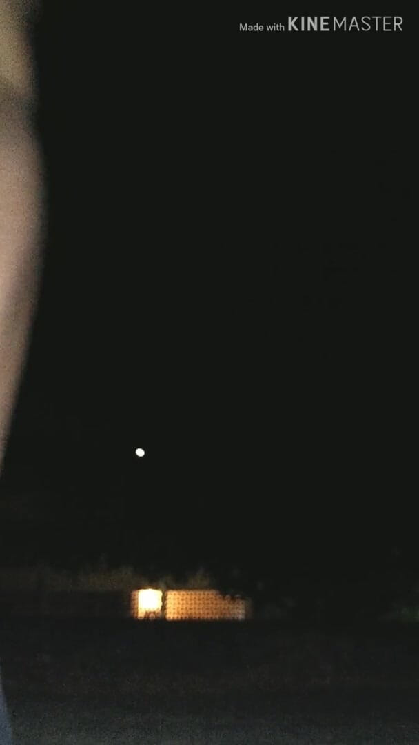 Traviezisha: गर्मी में बहिन रात में सड़कों पर डिल्डो के साथ अपनी गांड चोद रही है