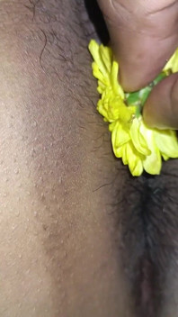 Hot Romance with Flowers in Desi Pussy