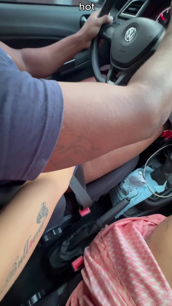 Agatha Lyra: Uber Safado si na mě masturbuje, dokud nevyvrcholím.