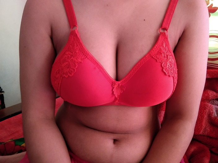 Kaleonjoybd: Sexy dame zeigt ihren sexy körper