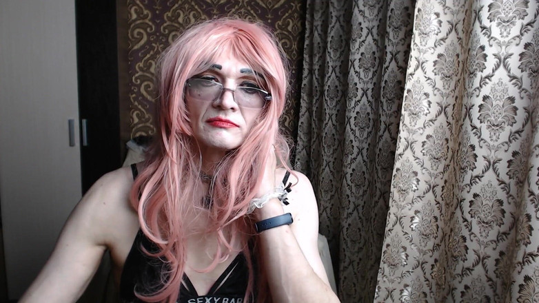 violet_bisex: Travesti, Chica Webcam Promiscua Con Vestido De Sirvienta Se Desnuda...