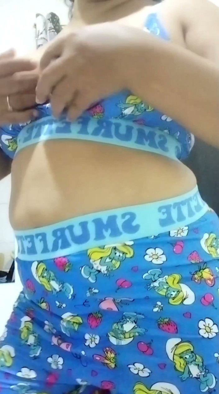 Creamyjoy: MILF Filipina seksi, bergoyang, menggesel, &amp; memecah pantat besar Smurf &amp; Pepeknya
