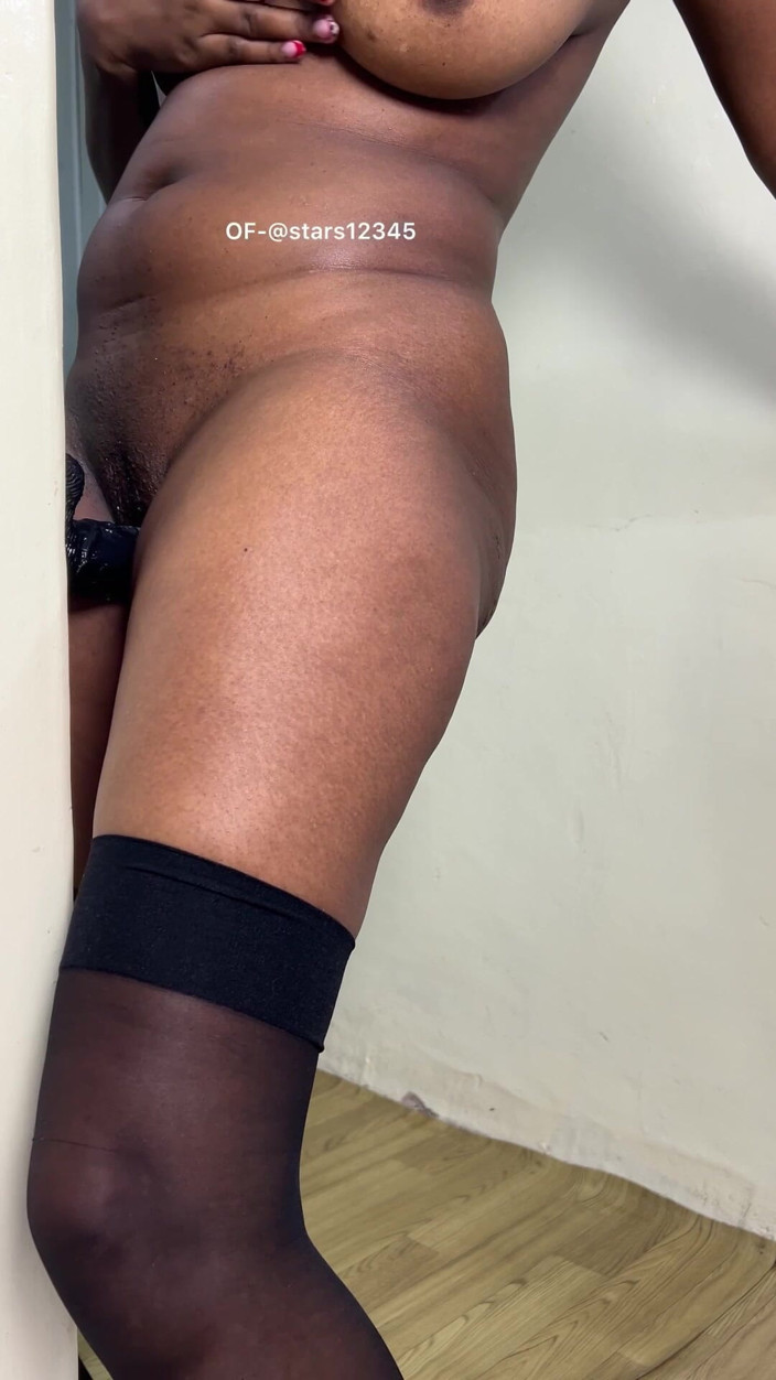 Its Nyota: Stockings and a Standing Quickie
