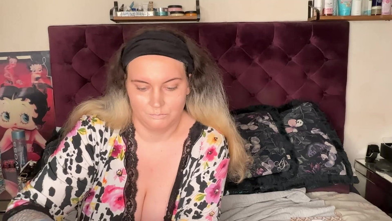 MissFFW: Kinky hora sminkar sig för en kinky natt