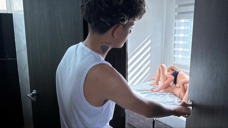 BritannySexxx: Une belle-mère à gros cul et sa belle-fille acceptent de faire...