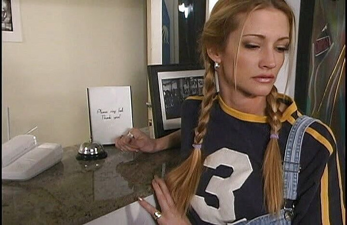 Perfect Porno: Hermosa morena con hermosos ojos y gran teta se la...