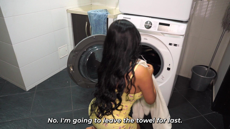 Issane: La matrigna rimane bloccata in lavatrice e il suo figliastro...