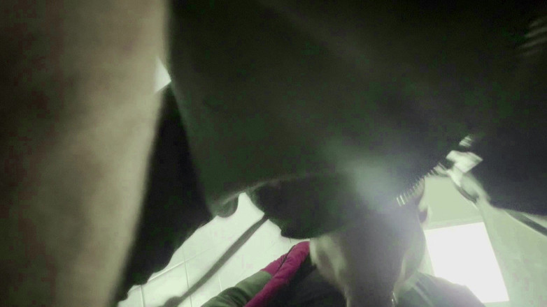 Throateman: Lärarens tjocka sug i en offentlig toalett. Örfilar för en elev