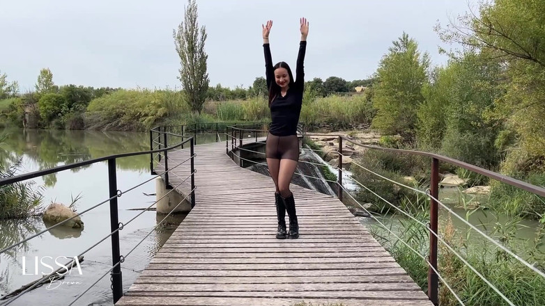 Lissa Brown: Promenade en chaussettes dans la nature jusqu’à ce que tu...