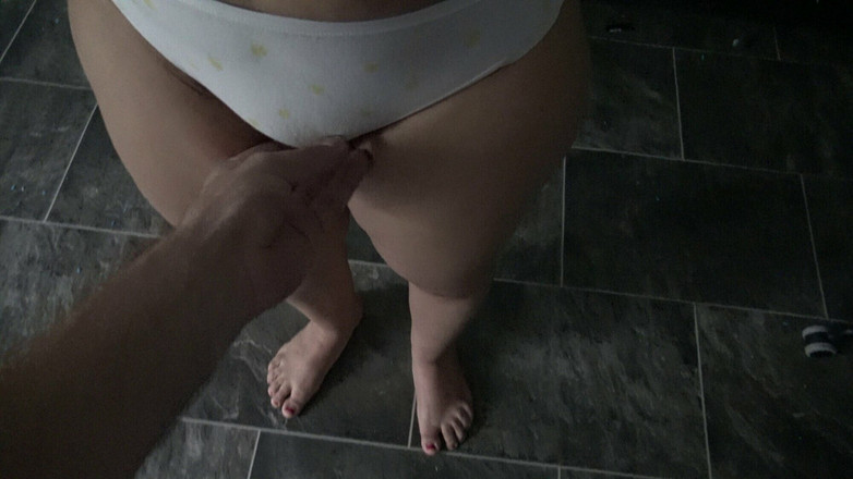 Souzan Halabi: Üvey annem külotunda boşalmama izin veriyor