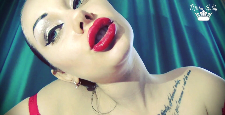 Goddess Misha Goldy: 像你一样对失败者没有亲吻！