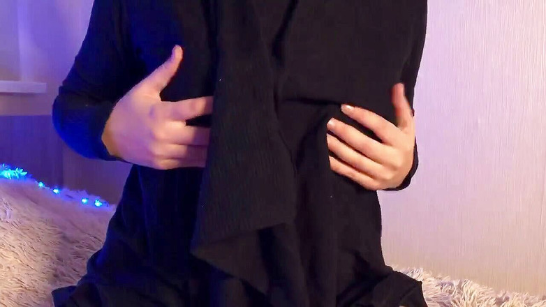 Adeli: Evde yalnızım ve vücudumla oynuyorum