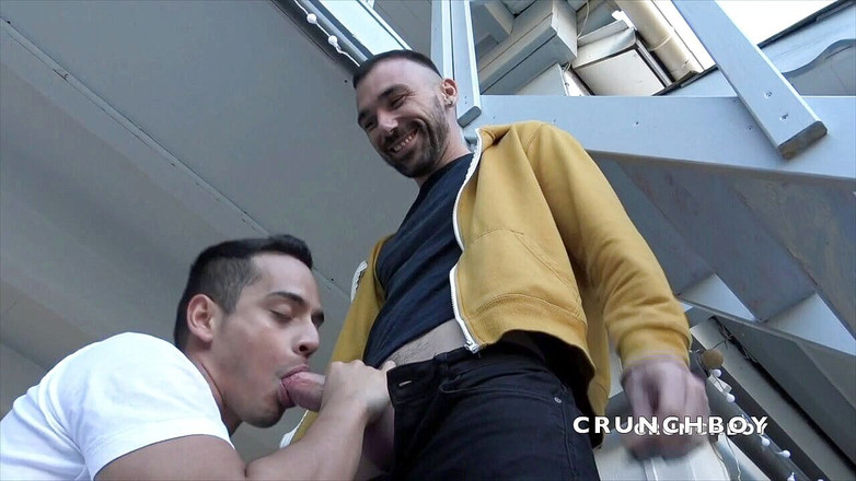 Interracial Bareback Channel: Сексуального молодого латинского твинка трахнул на улице Jimy Fix