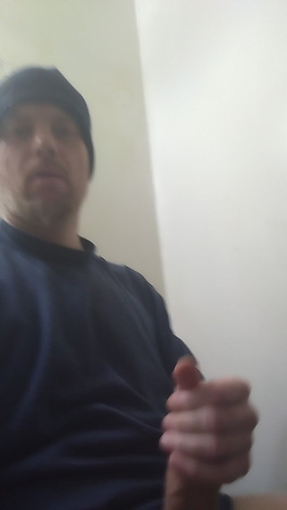 InterestingBasket8: Aku lagi sendirian di kamar mandi motel, waktu teman sekamar...