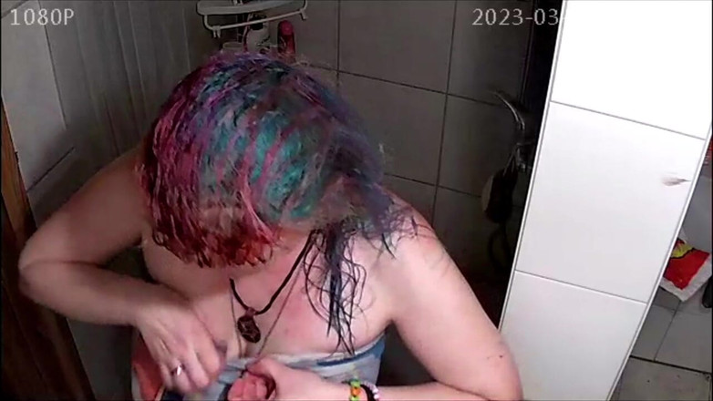 KittieNoOne: MILF atrapada tomando una ducha