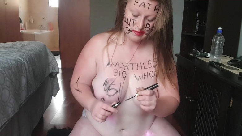 domslutfucker: Femeie mare și frumoasă cu țâțe mari fără sutient se degradează din...