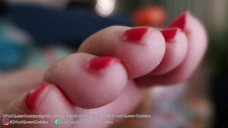 Dr. Foot Queen Goddess: 坦率的咖啡桌底弯曲和脚趾摆动 第6部分