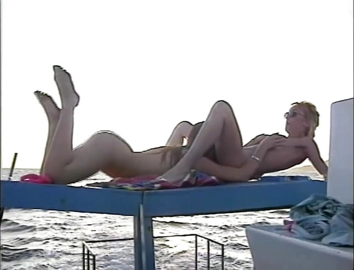 Vintage Usa: Lezbiyenler plajda amcık yalıyor