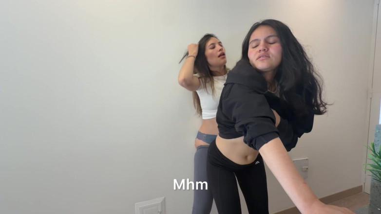 scarlettandc: We Kiss While Rubbing Our Leggings