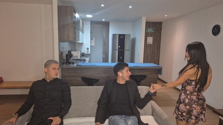 Aaroon Mush: Senza Pensarci Scopo La Sorellastra Del Mio Migliore Amico Mentre...