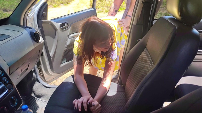 Carmona's films: カップルがハロウィンにキャンプに行き、妻はモンスターに犯されてしまう