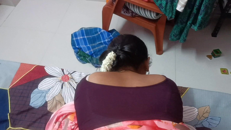 Black & white desicat: Gospodină sexy bengaleză Visakaa se fute în poziția capră în sari, vedere 1