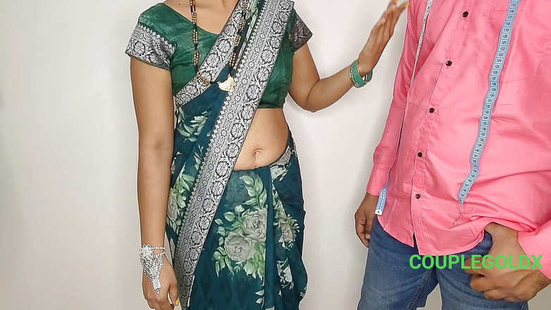 Sexy Komal: Komal'ın bluzu, yeniden ölçüm için terzi tarafından gevşek bir şekilde dikildi.