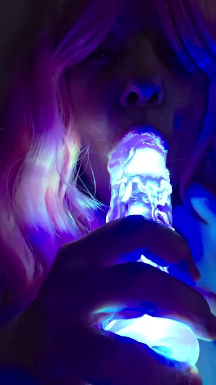 LustyPeachesofSin: Sucking on My Lighted Dildo