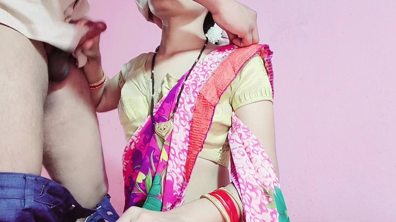 Your kavita bhabhi: Cunhada vestindo sari vermelho tem foda do meio-irmão