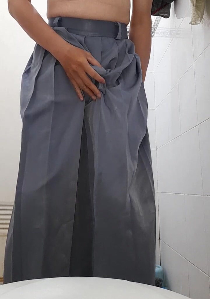 Naomisinka: Gri üniversiteli etek giyerek mastürbasyon yapıyor (rok ebu sma)